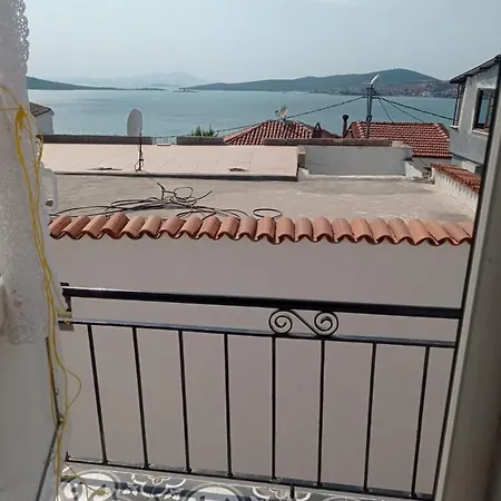 Villa Cozy House With Sea View In *